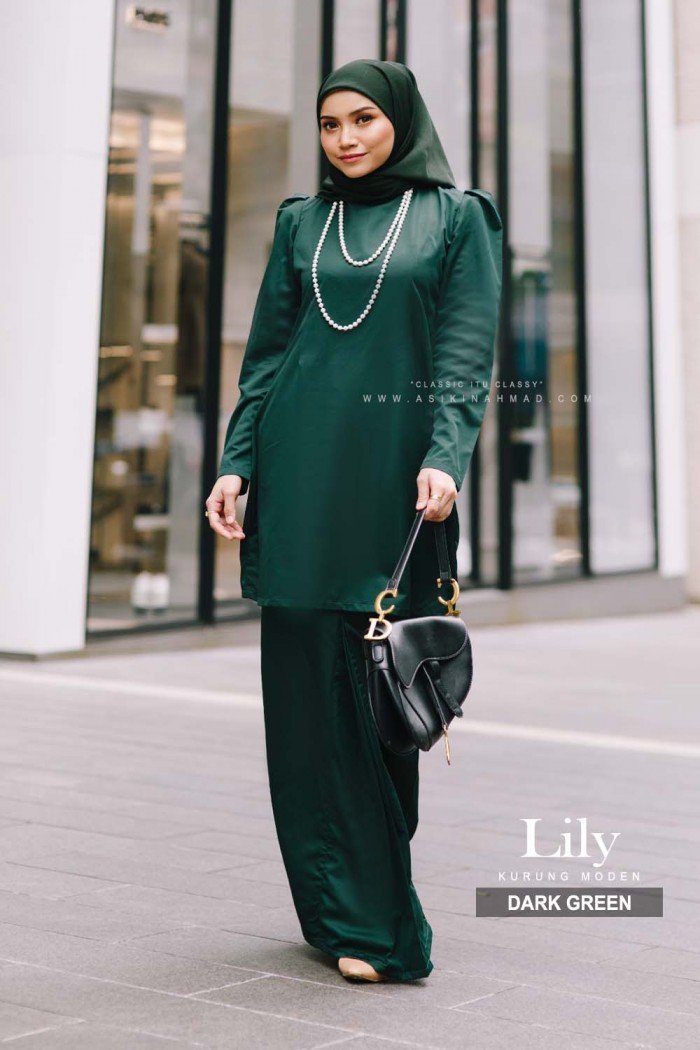LILY KURUNG in DARK GREEN