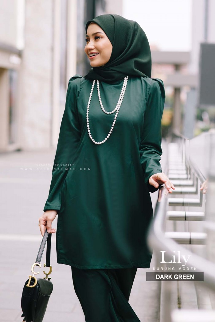 LILY KURUNG in DARK GREEN