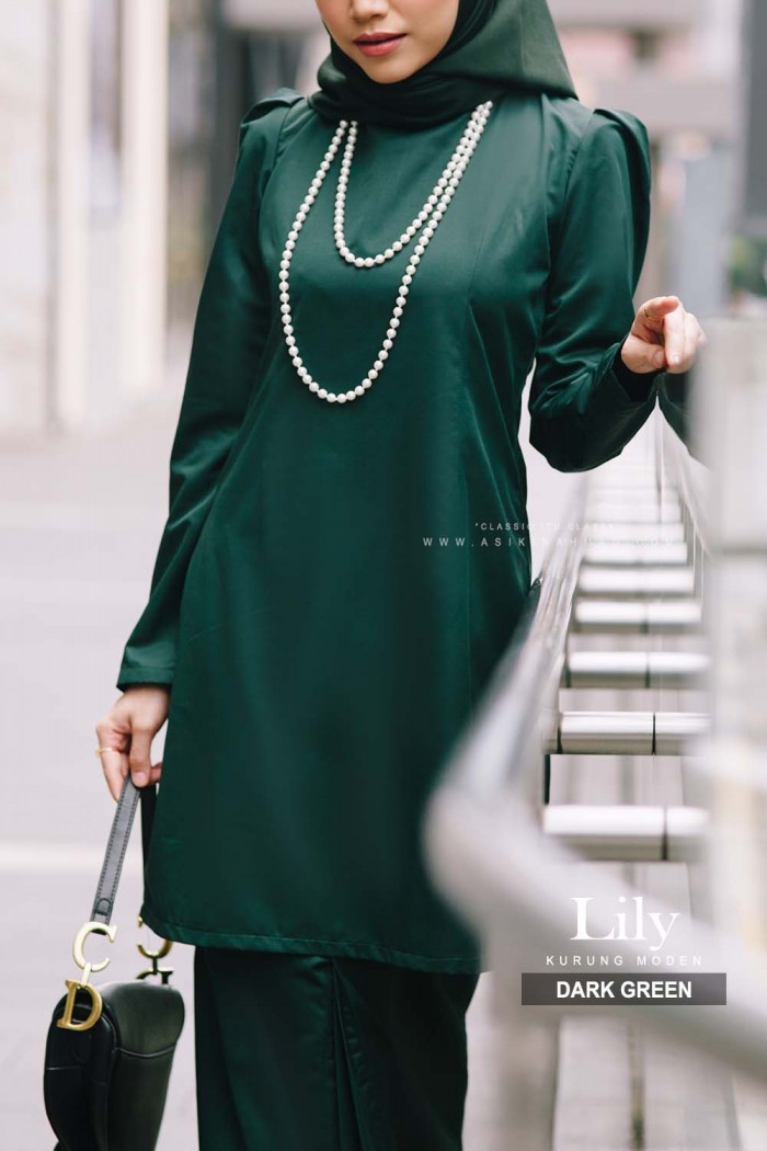 LILY KURUNG in DARK GREEN