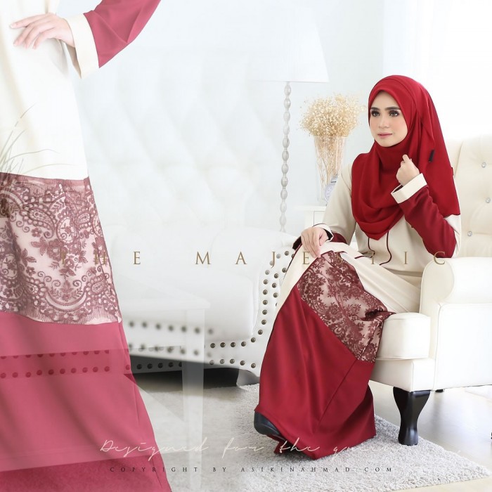 JUBAH THE MAJESTIC in Red
