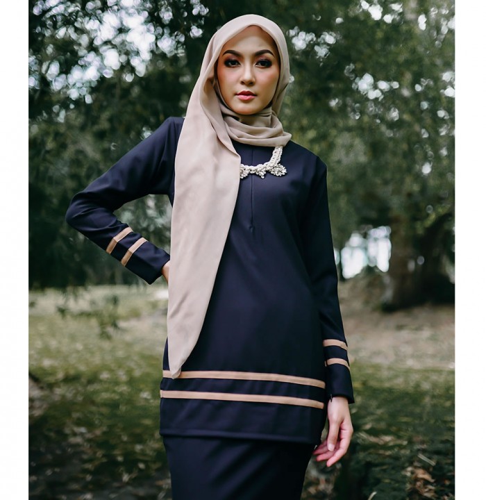 KURUNG SALMA in Black