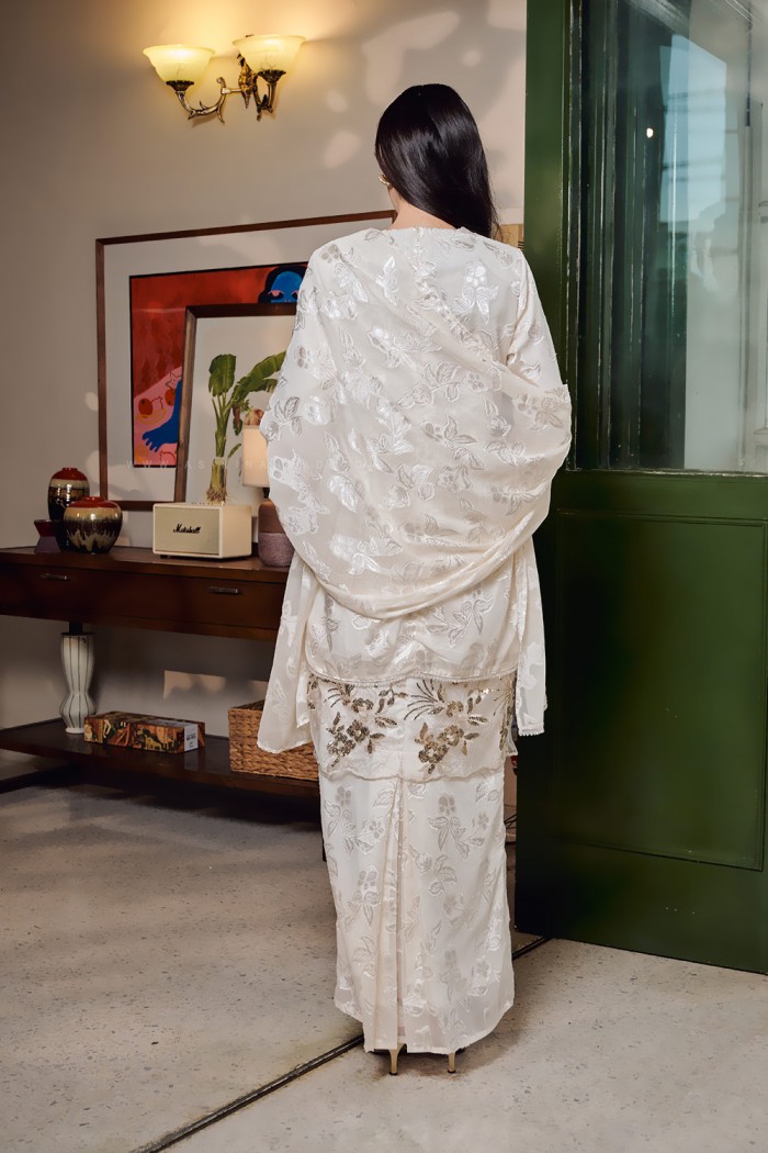 ADINDA AYU KURUNG IN OFF WHITE