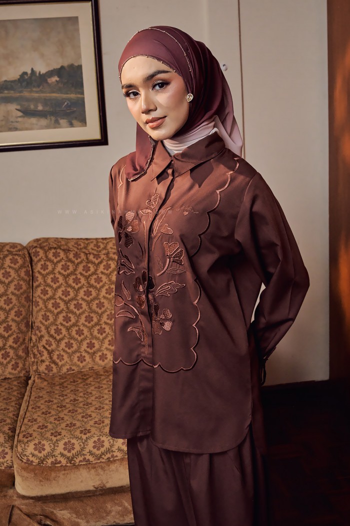 AUREL TOP IN RICH BROWN