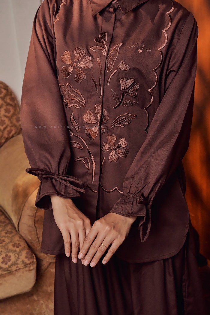 AUREL TOP IN RICH BROWN