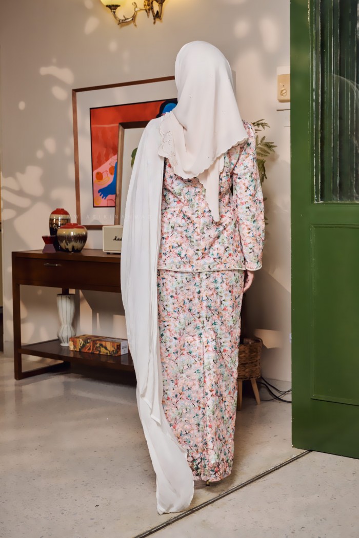 AZURA KURUNG IN ACL-PEACH