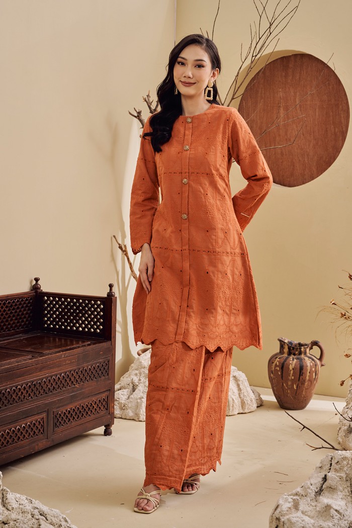 BAIDURI KEBARUNG in BRICK ORANGE