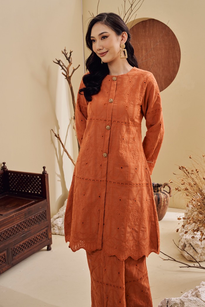 BAIDURI KEBARUNG in BRICK ORANGE