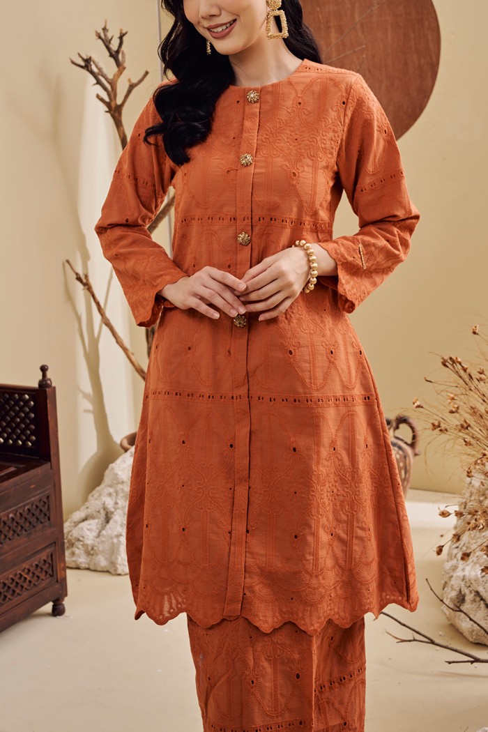 BAIDURI KEBARUNG in BRICK ORANGE