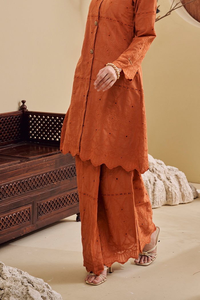 BAIDURI KEBARUNG in BRICK ORANGE