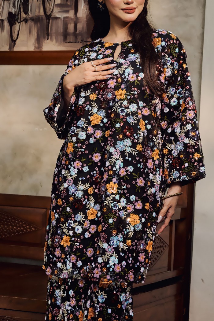 BUNGA SERUNI KURUNG IN BLACK
