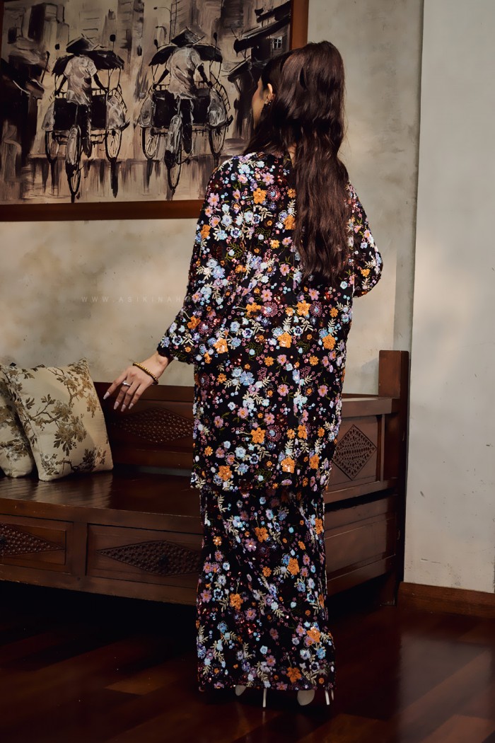 BUNGA SERUNI KURUNG IN BLACK