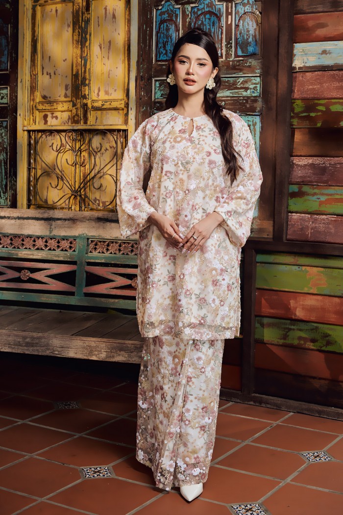 BUNGA SERUNI KURUNG IN WHITE