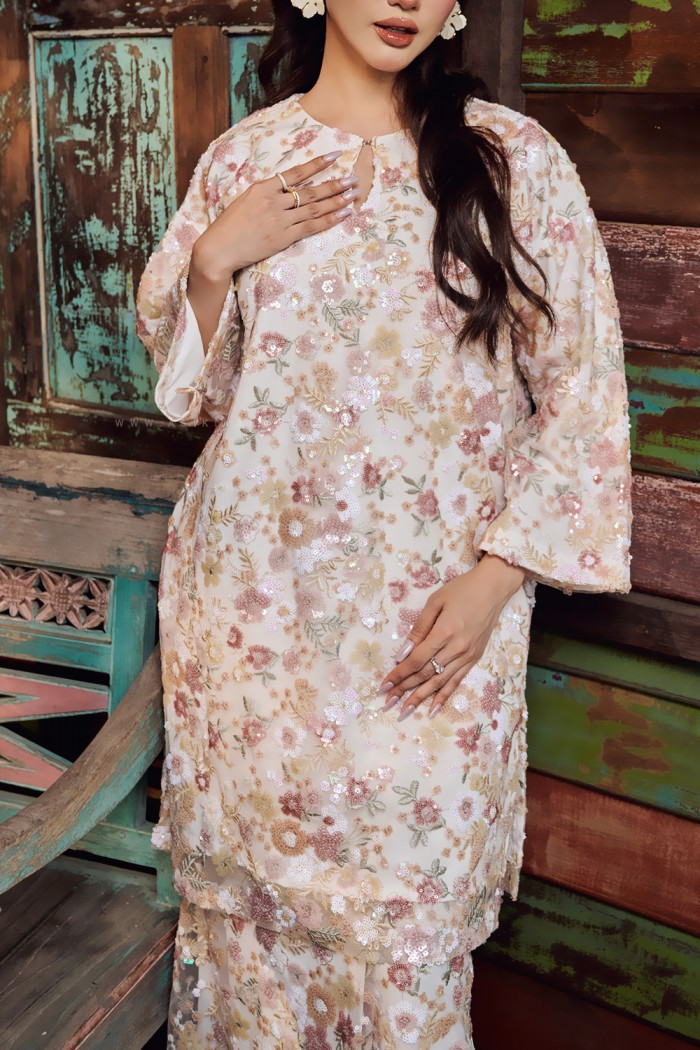 BUNGA SERUNI KURUNG IN WHITE