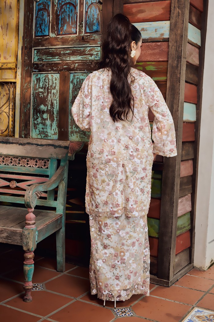 BUNGA SERUNI KURUNG IN WHITE