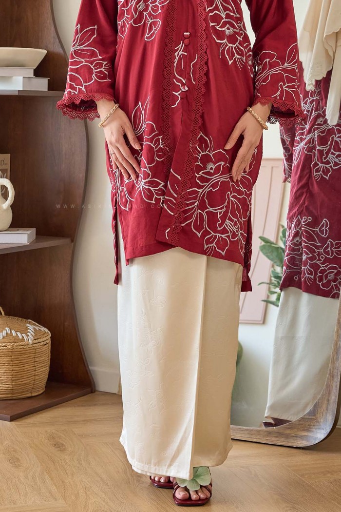 MENTARI KEBARUNG (MKS-D3) IN RED