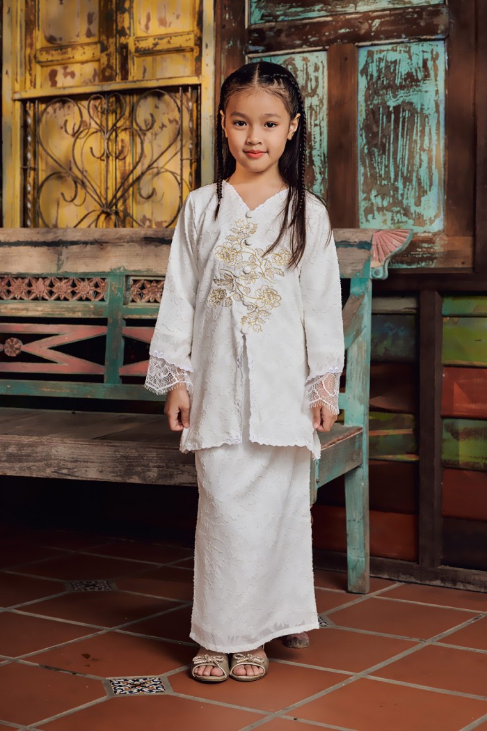 CIK SEROJA KIDS IN WHITE