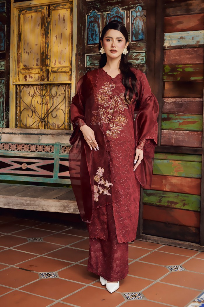 CIK SEROJA KEBARUNG IN MAROON