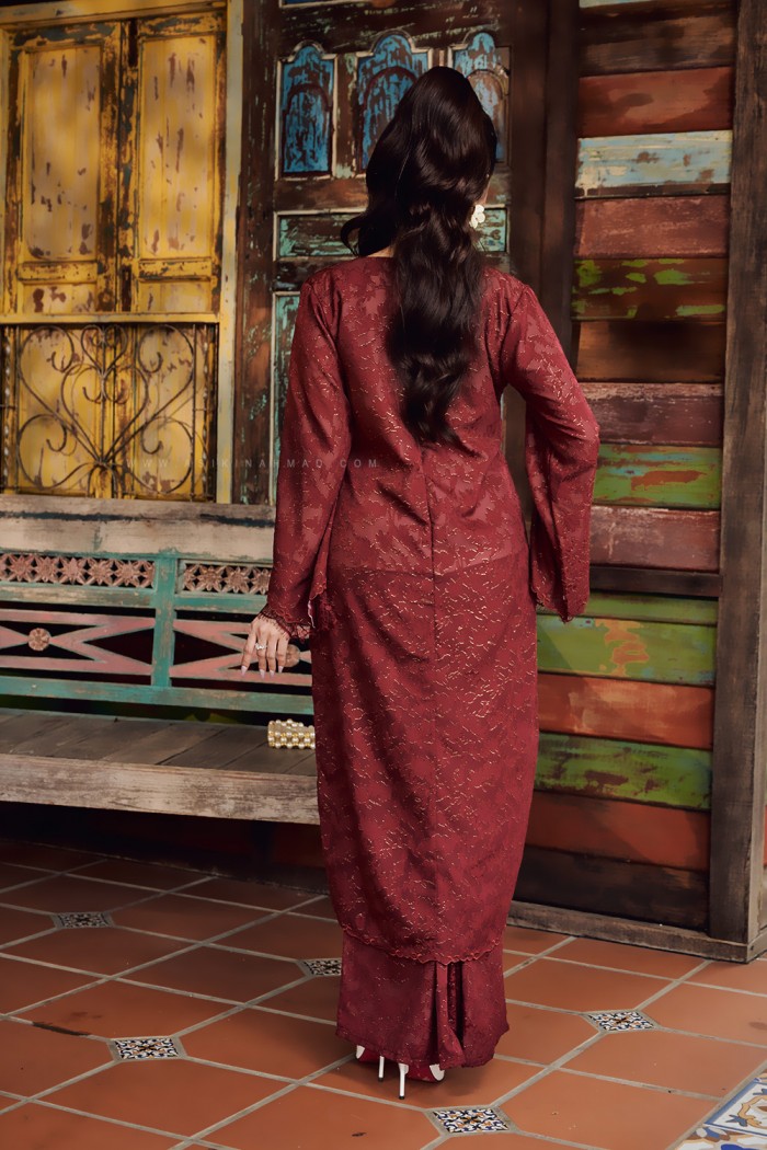 CIK SEROJA KEBARUNG IN MAROON