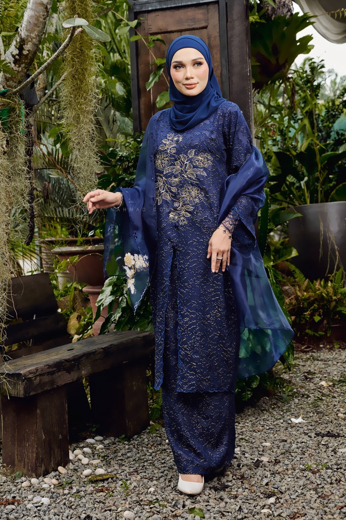 CIK SEROJA KEBARUNG IN NAVY BLUE