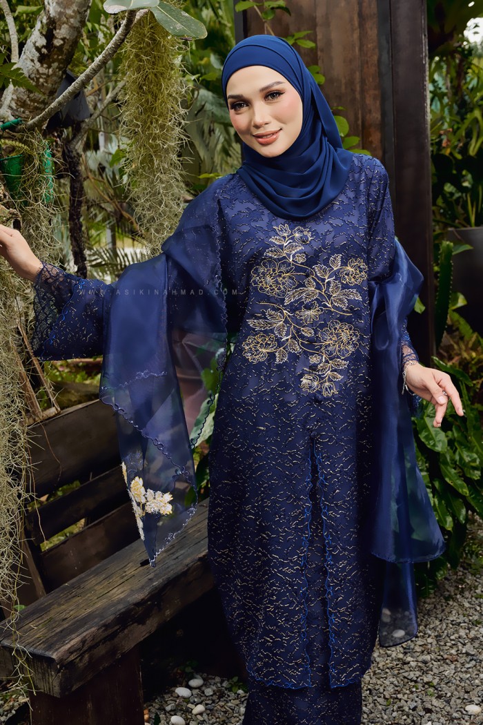 CIK SEROJA KEBARUNG IN NAVY BLUE