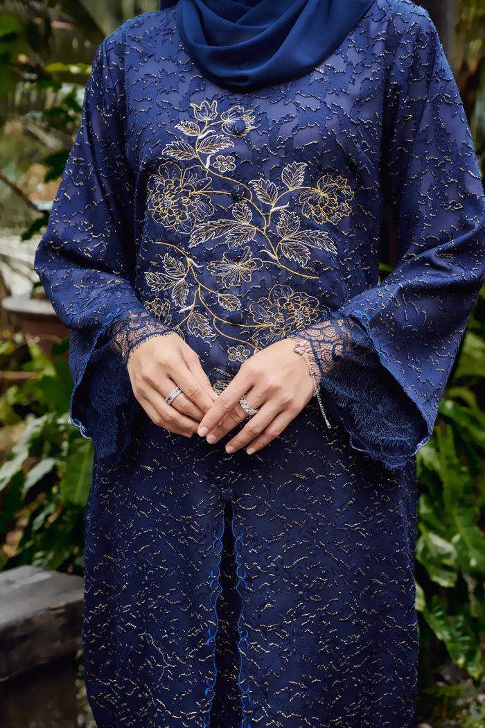 CIK SEROJA KEBARUNG IN NAVY BLUE