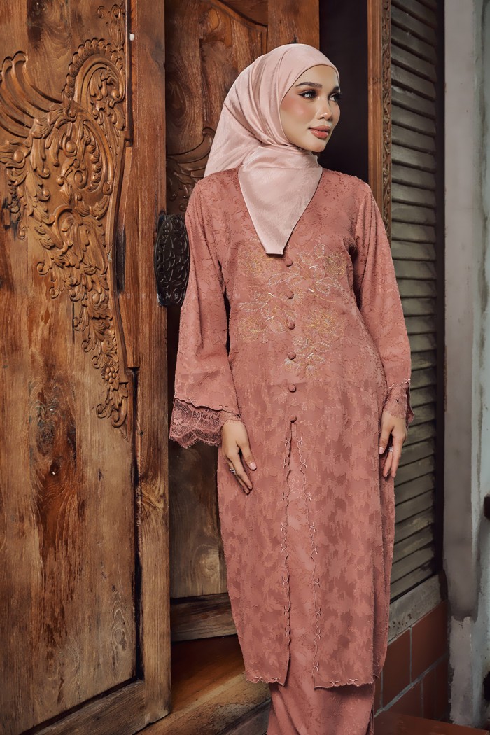 CIK SEROJA KEBARUNG IN PEACH PINK