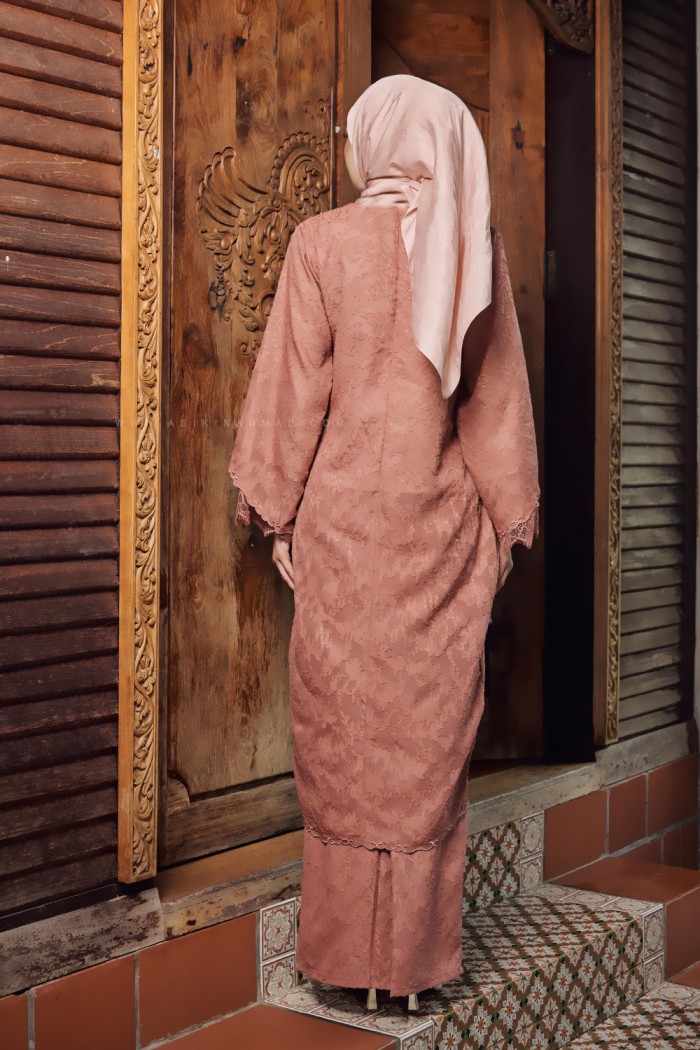 CIK SEROJA KEBARUNG IN PEACH PINK