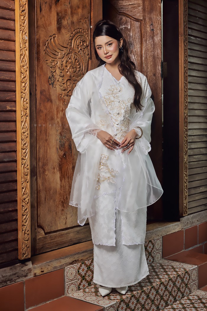 CIK SEROJA KEBARUNG IN WHITE