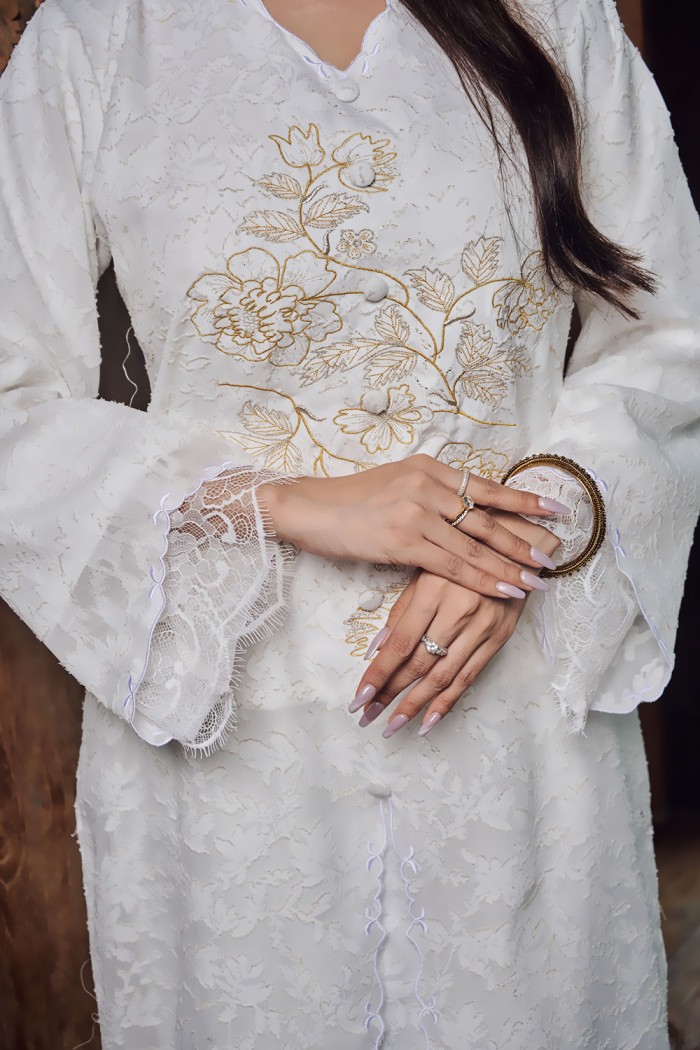 CIK SEROJA KEBARUNG IN WHITE