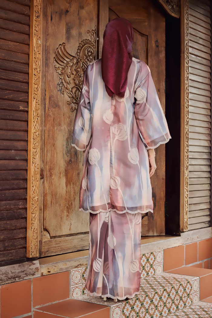 DAHLIA KURUNG (DKD 10)