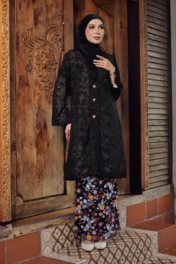 DEWI ASMARA KEBARUNG IN BLACK