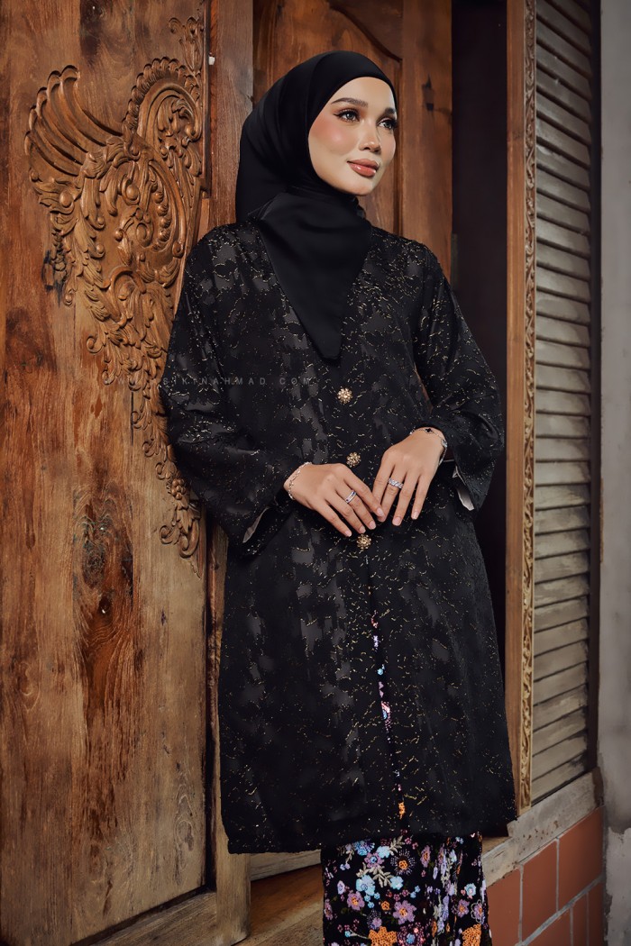DEWI ASMARA KEBARUNG IN BLACK