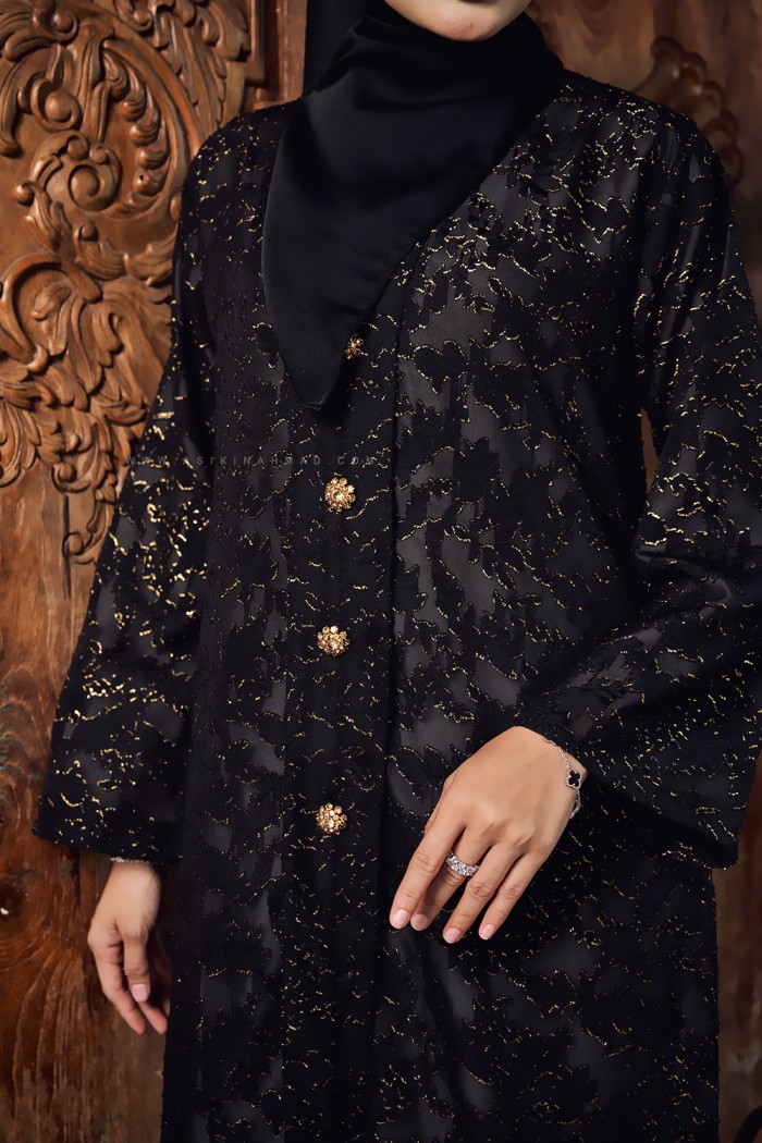 DEWI ASMARA KEBARUNG IN BLACK