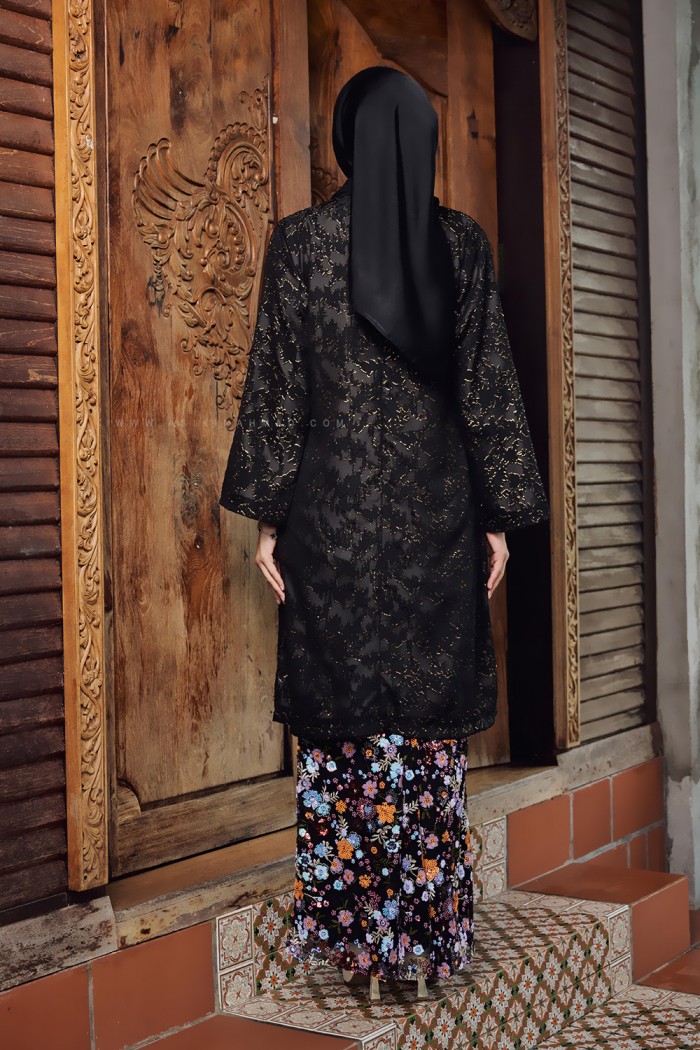 DEWI ASMARA KEBARUNG IN BLACK