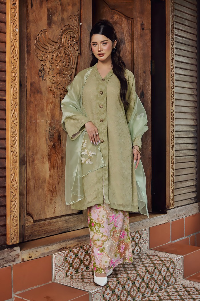 DEWI ASMARA KEBARUNG IN MATCHA PINK