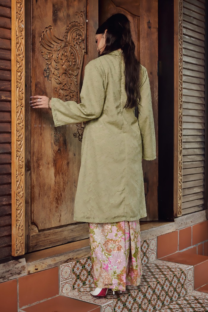 DEWI ASMARA KEBARUNG IN MATCHA PINK