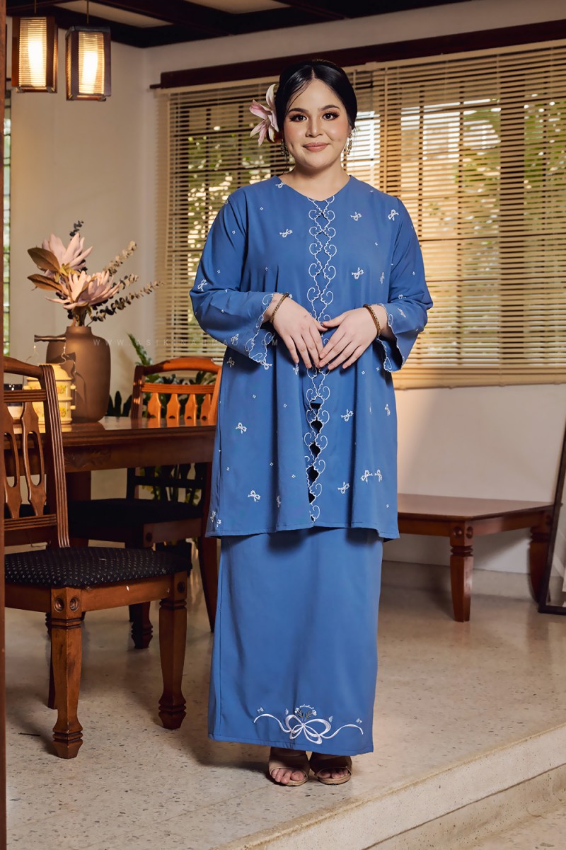HANNA KEBARUNG IN BLUE