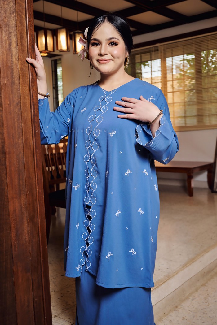 HANNA KEBARUNG IN BLUE