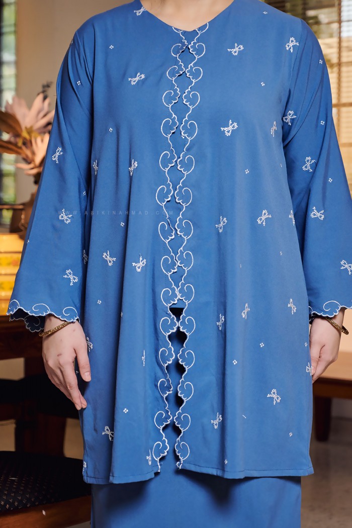 HANNA KEBARUNG IN BLUE