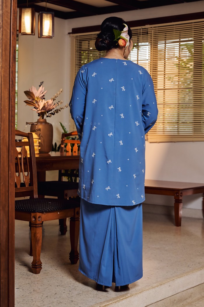 HANNA KEBARUNG IN BLUE