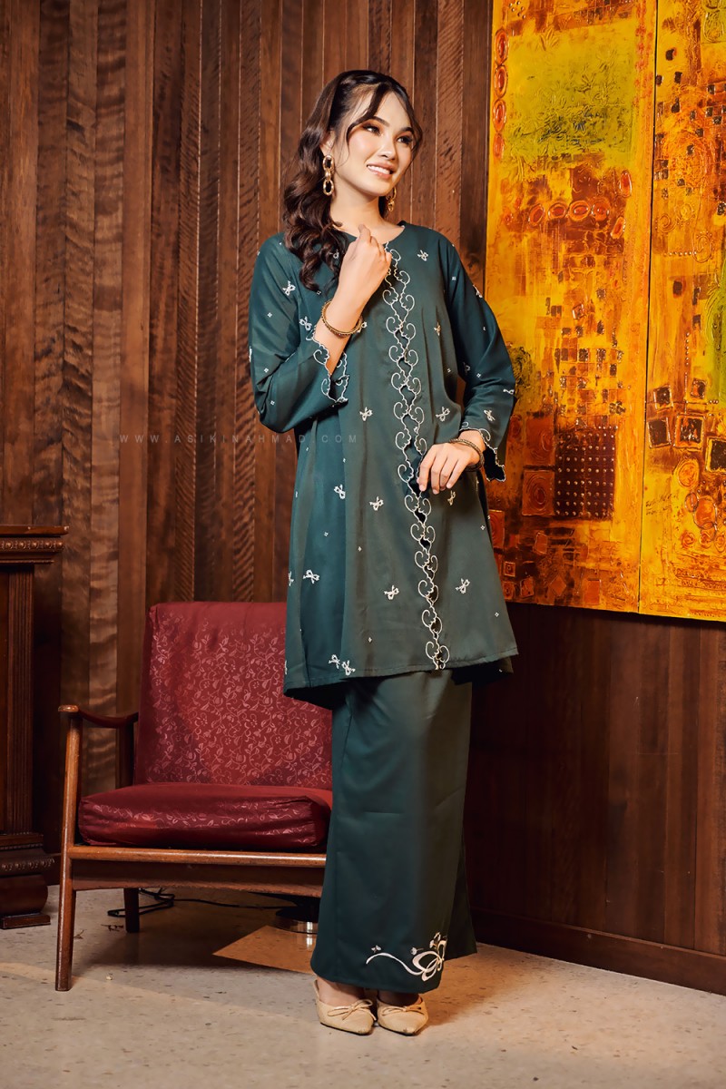 HANNA KEBARUNG IN EMERALD