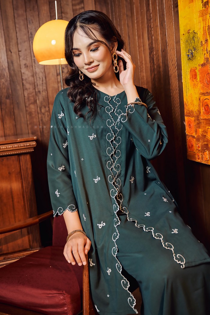 HANNA KEBARUNG IN EMERALD