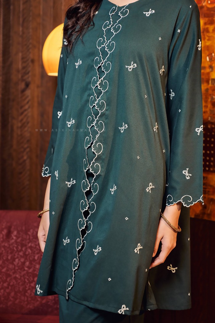 HANNA KEBARUNG IN EMERALD