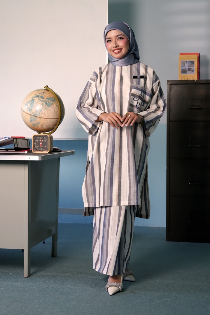 LA VIDA STRIPES KURUNG IN BLUE
