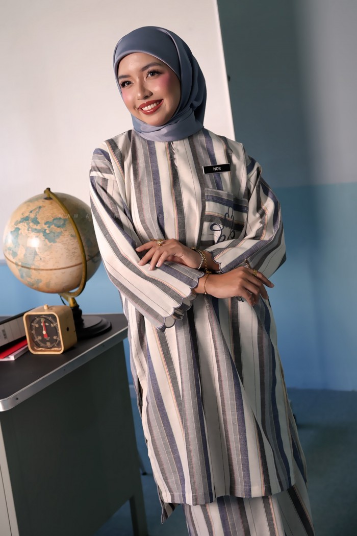 LA VIDA STRIPES KURUNG IN BLUE