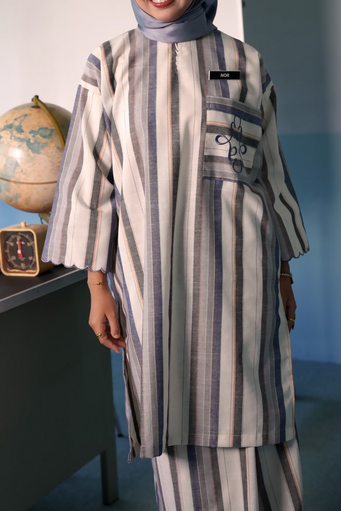 LA VIDA STRIPES KURUNG IN BLUE