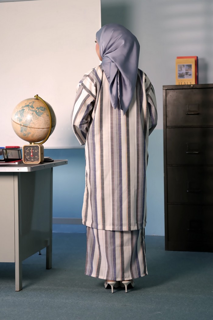 LA VIDA STRIPES KURUNG IN BLUE