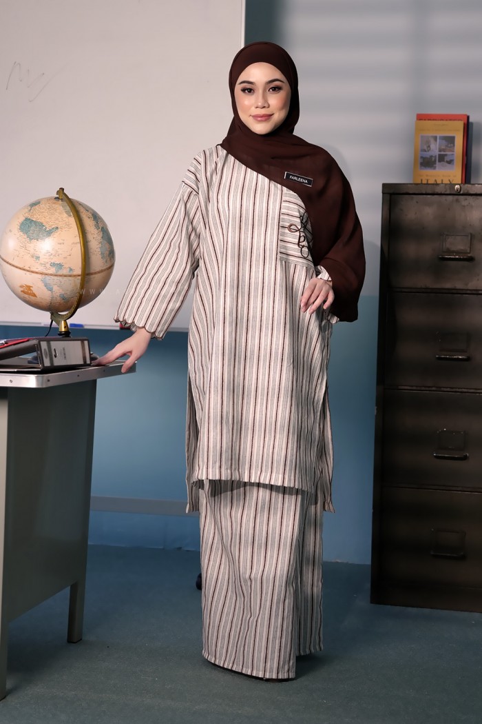 LA VIDA STRIPES KURUNG IN BROWN