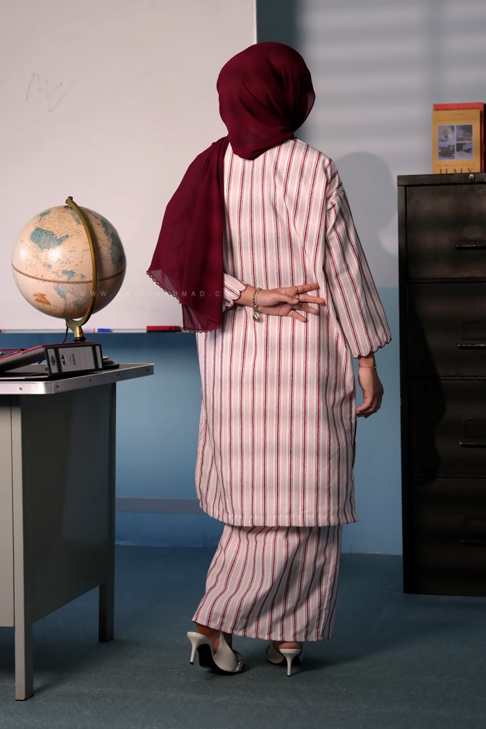 LA VIDA STRIPES KURUNG IN RED