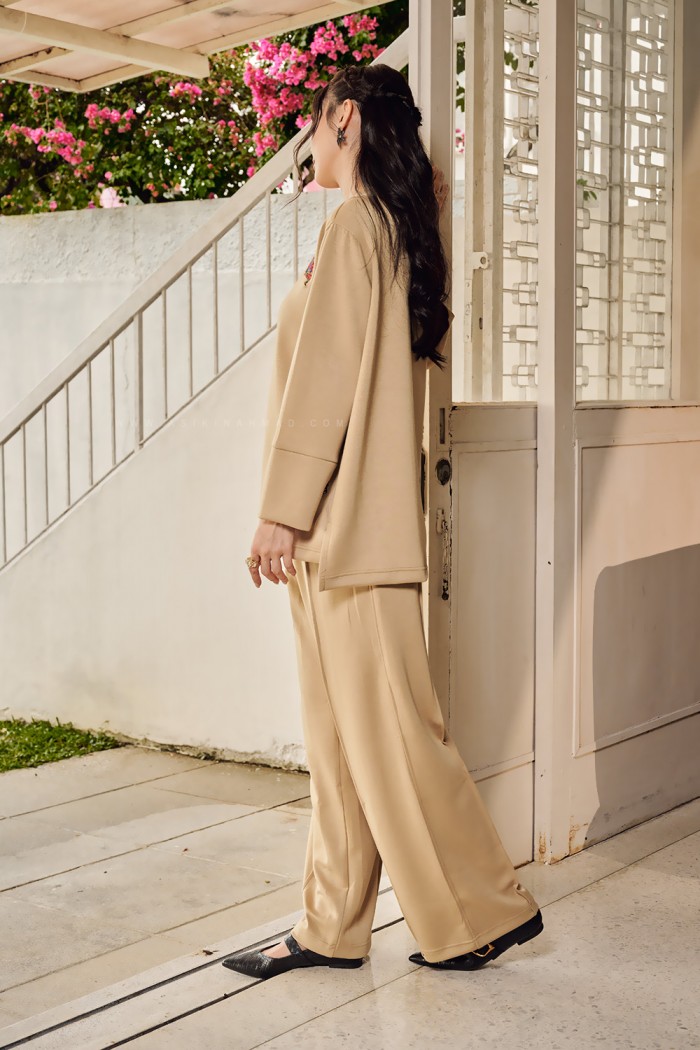 LESTARI TOP IN KHAKI